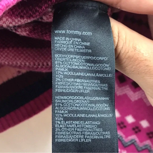 Tommy Hilfiger Pull-over Pink Sweater with Snowflakes - Picture 5 of 8